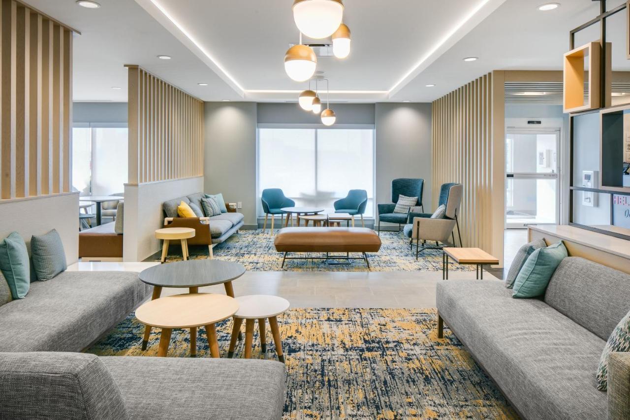 Towneplace Suites By Marriott Oconomowoc Экстерьер фото
