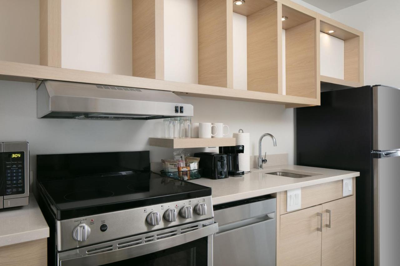 Towneplace Suites By Marriott Oconomowoc Экстерьер фото