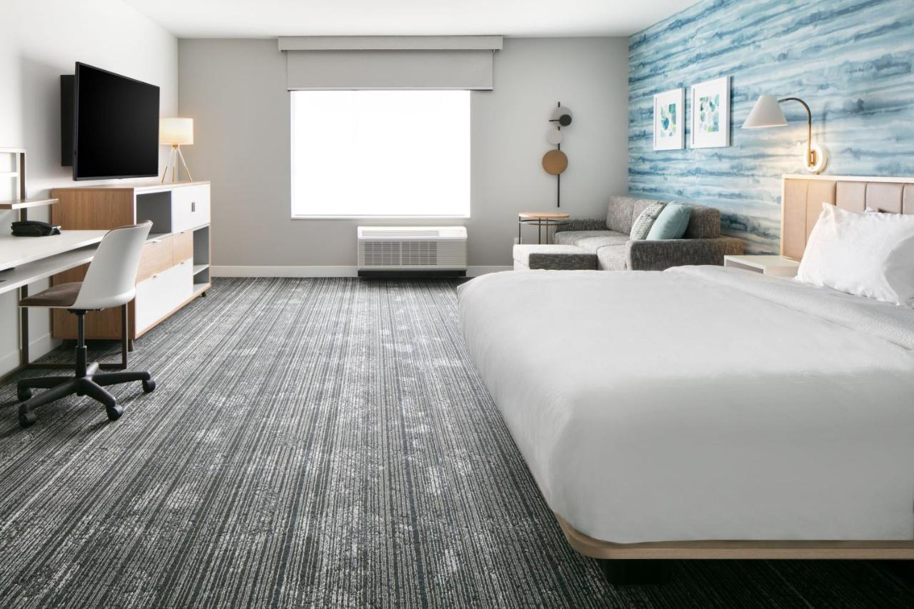 Towneplace Suites By Marriott Oconomowoc Экстерьер фото
