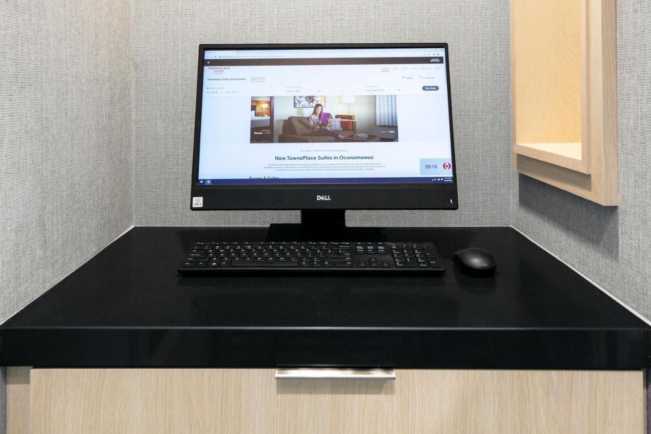 Towneplace Suites By Marriott Oconomowoc Экстерьер фото